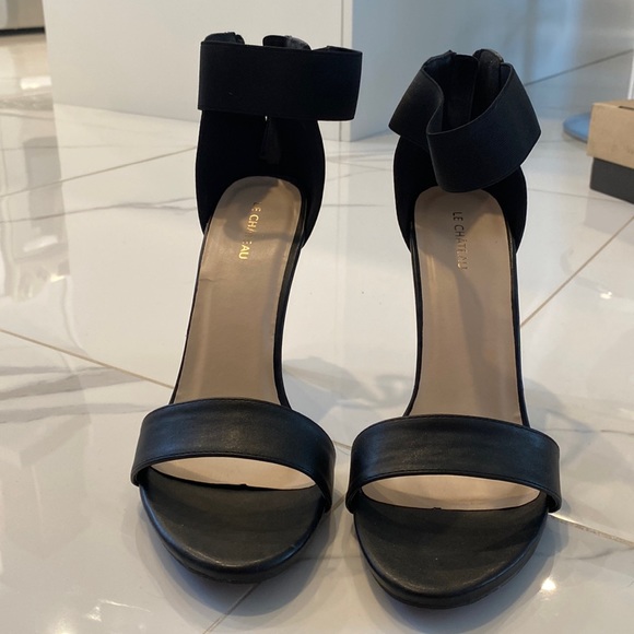 Le château heals brand new with tags - Picture 1 of 7